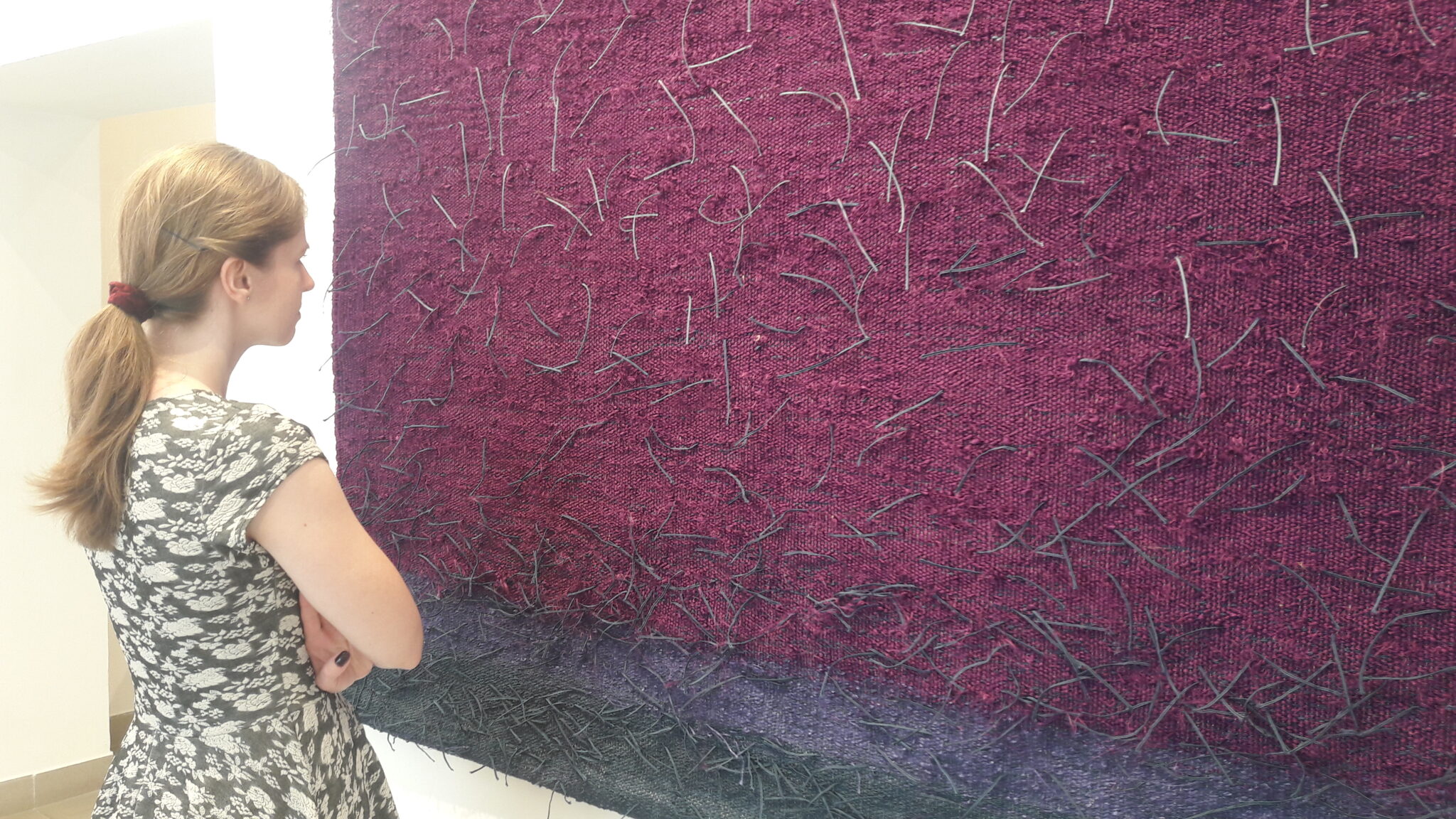 You are currently viewing Uczestniczyliśmy w wystawie tkanin „Kosmogonia” autorstwa prof. ASP w Łodzi P. Zygmunta Łukasiewicza